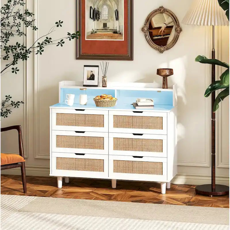 Meuble de rangement à tiroirs en rotin blanc avec lumières LED et prise de courant, idéal pour la chambre et le salon, taille 43,31