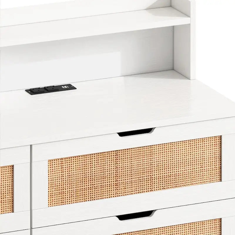Meuble de rangement à tiroirs en rotin blanc avec lumières LED et prise de courant, idéal pour la chambre et le salon, taille 43,31